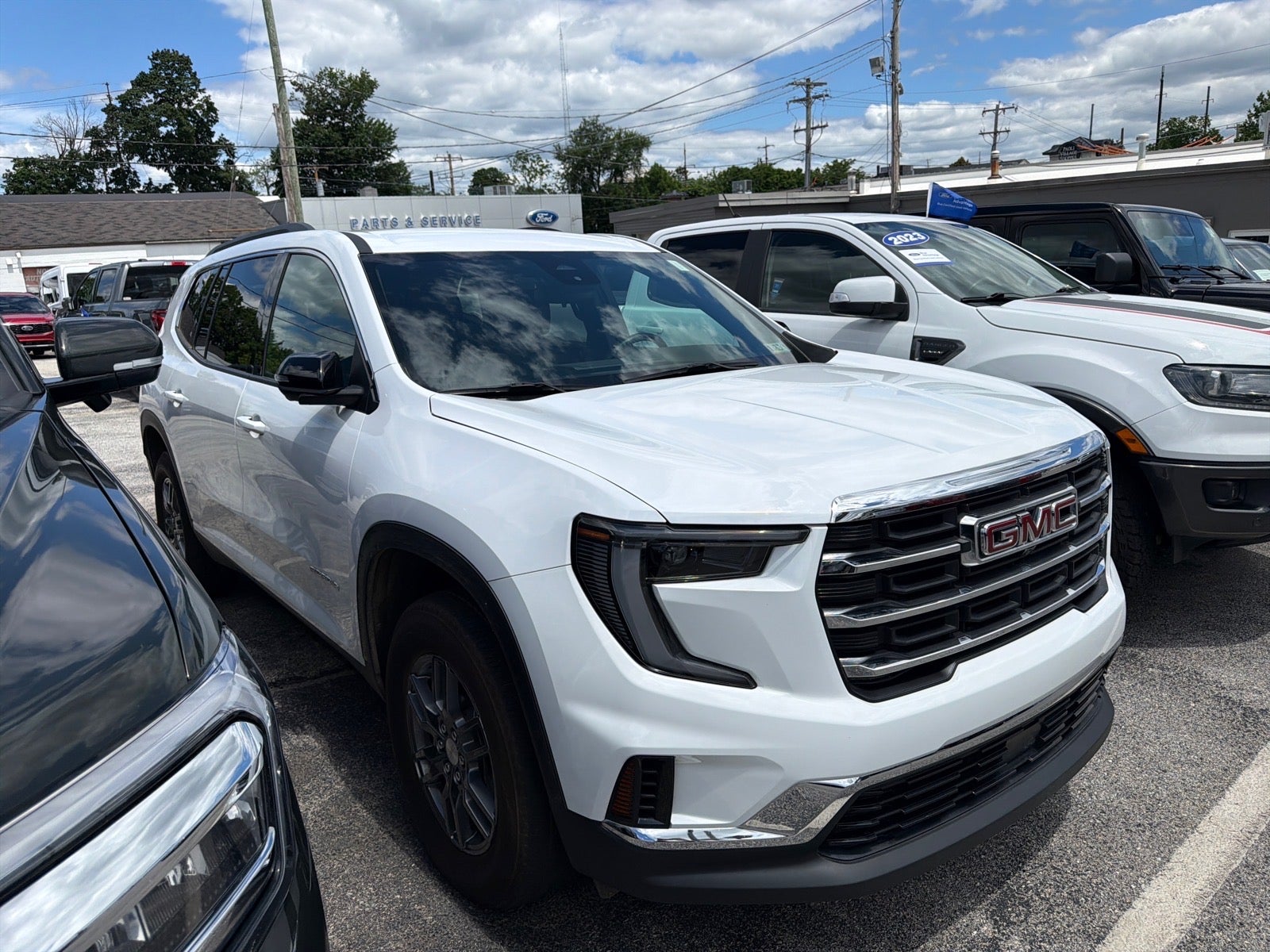 2025 GMC Acadia Elevation