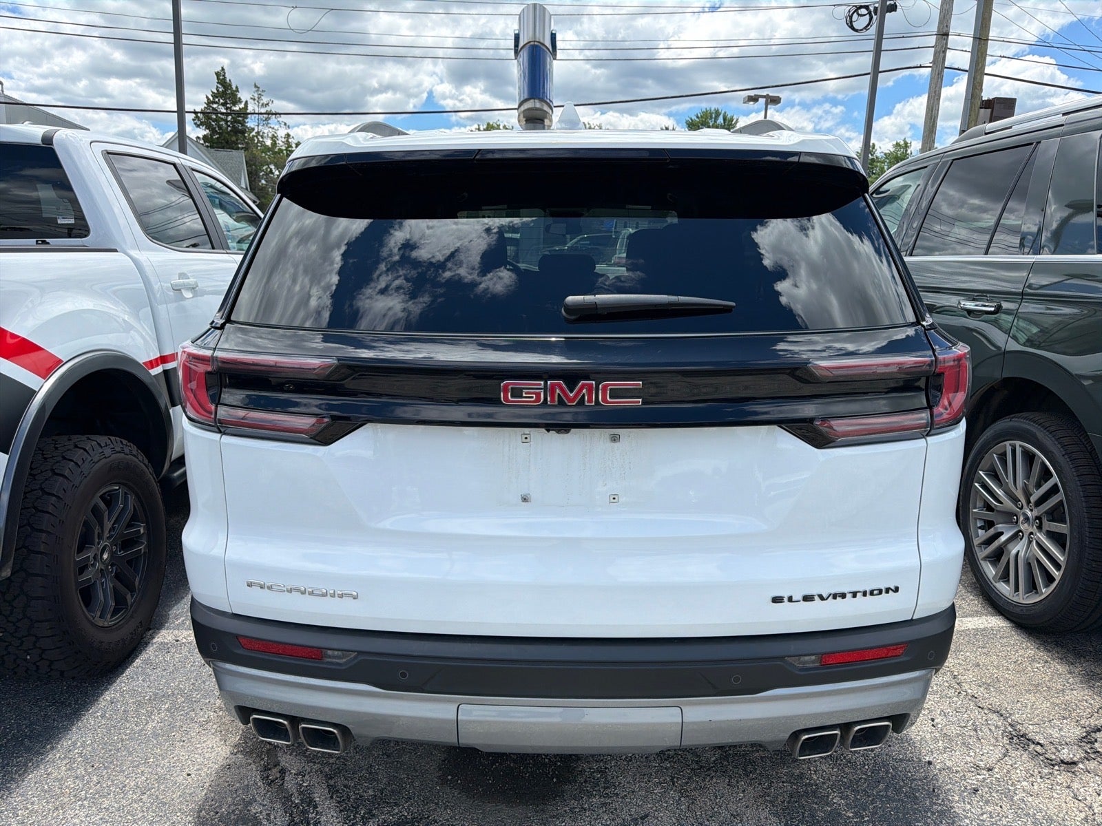 2025 GMC Acadia Elevation