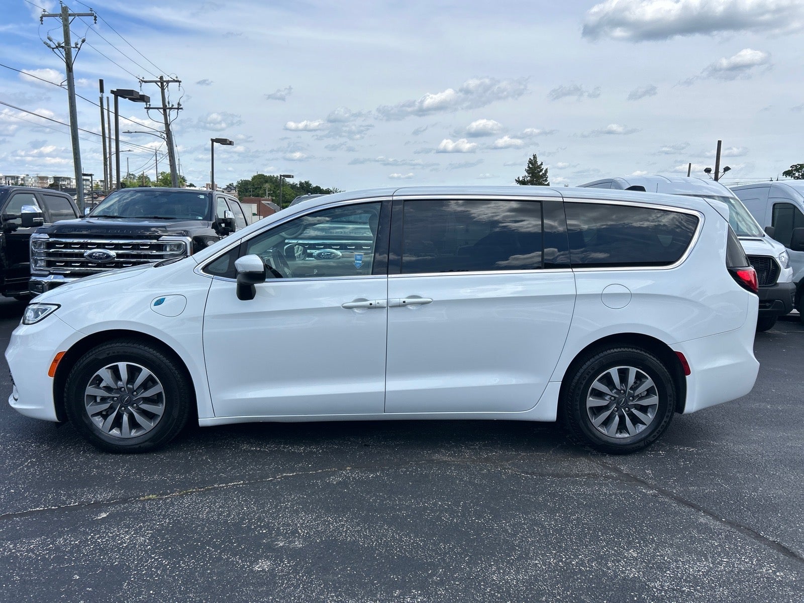 2023 Chrysler Pacifica Hybrid Touring L