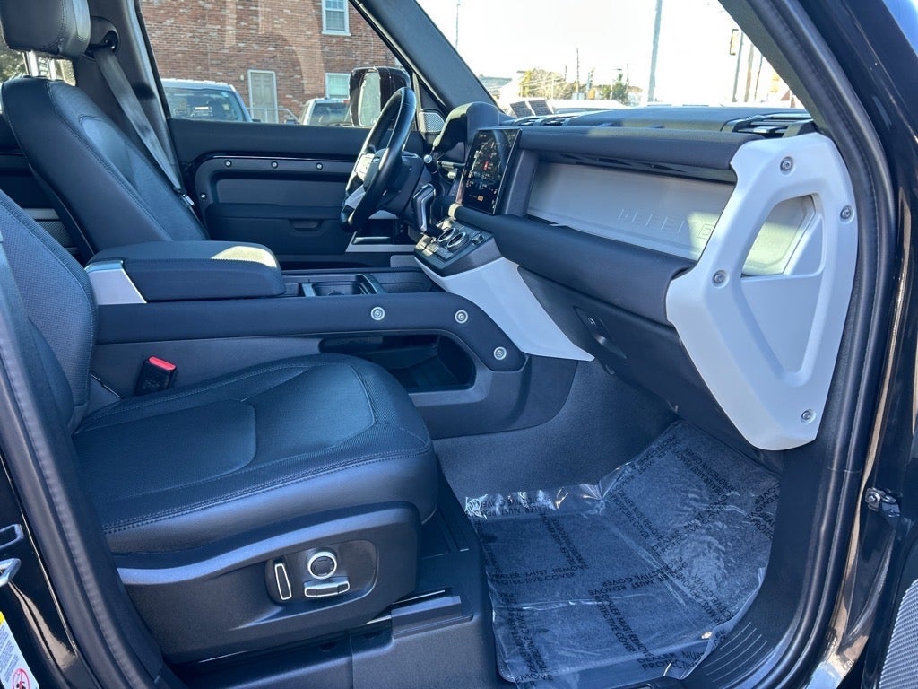2023 Land Rover Defender 130 X-Dynamic SE
