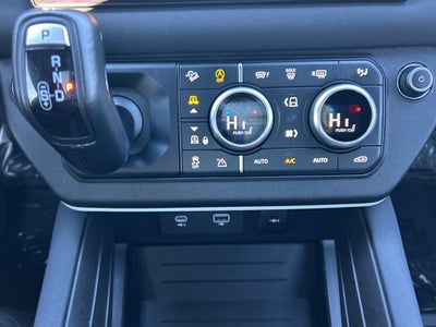 2023 Land Rover Defender 130 X-Dynamic SE