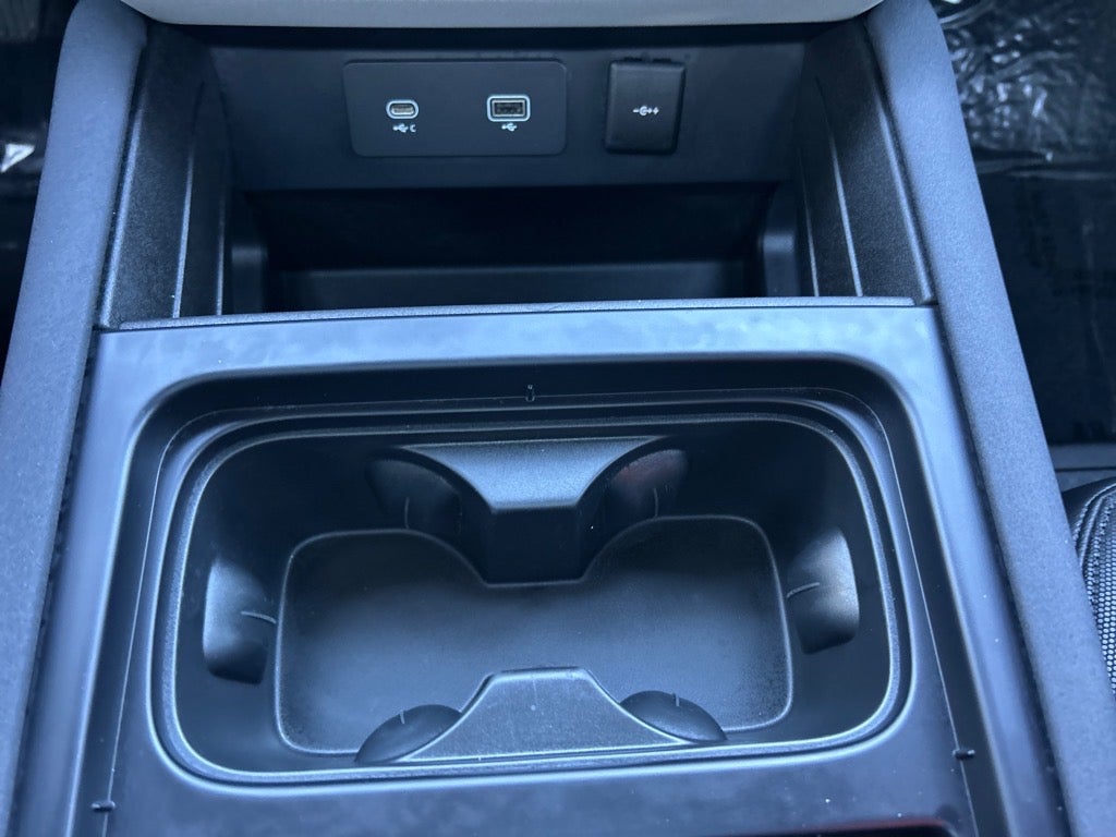 2023 Land Rover Defender 130 X-Dynamic SE