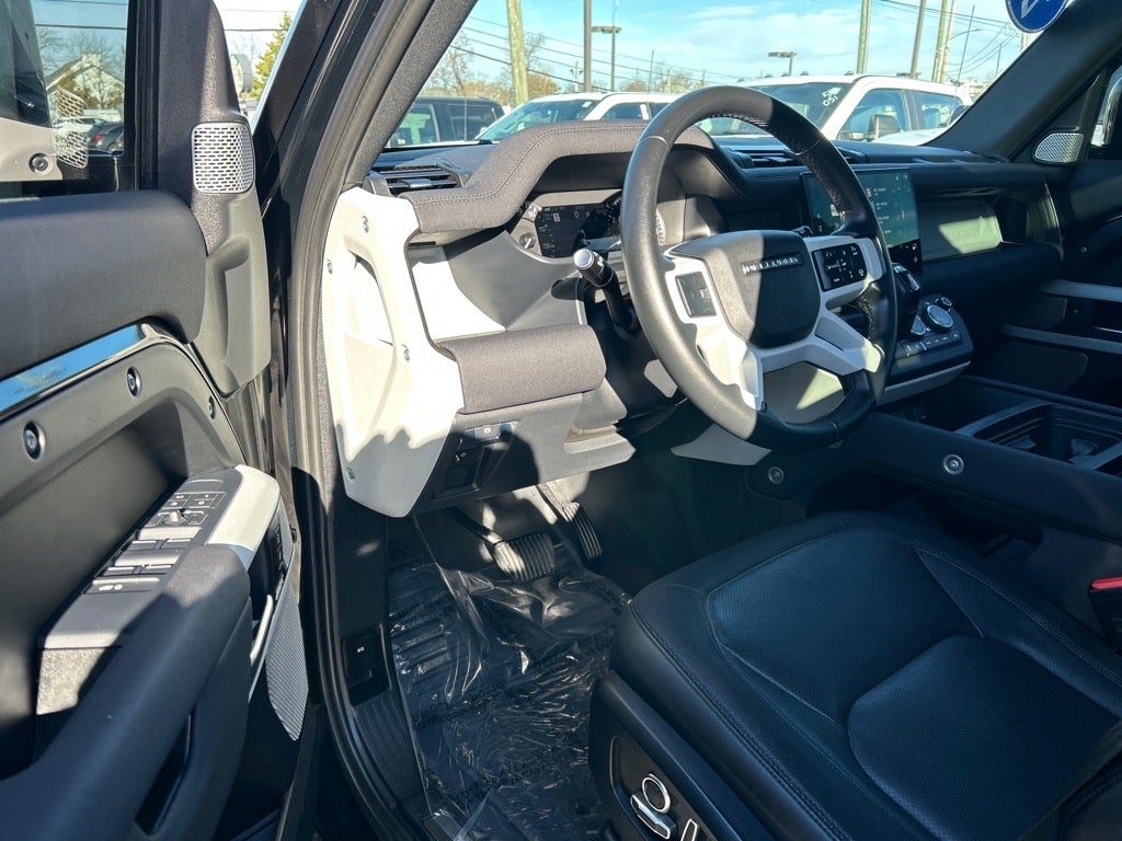 2023 Land Rover Defender 130 X-Dynamic SE