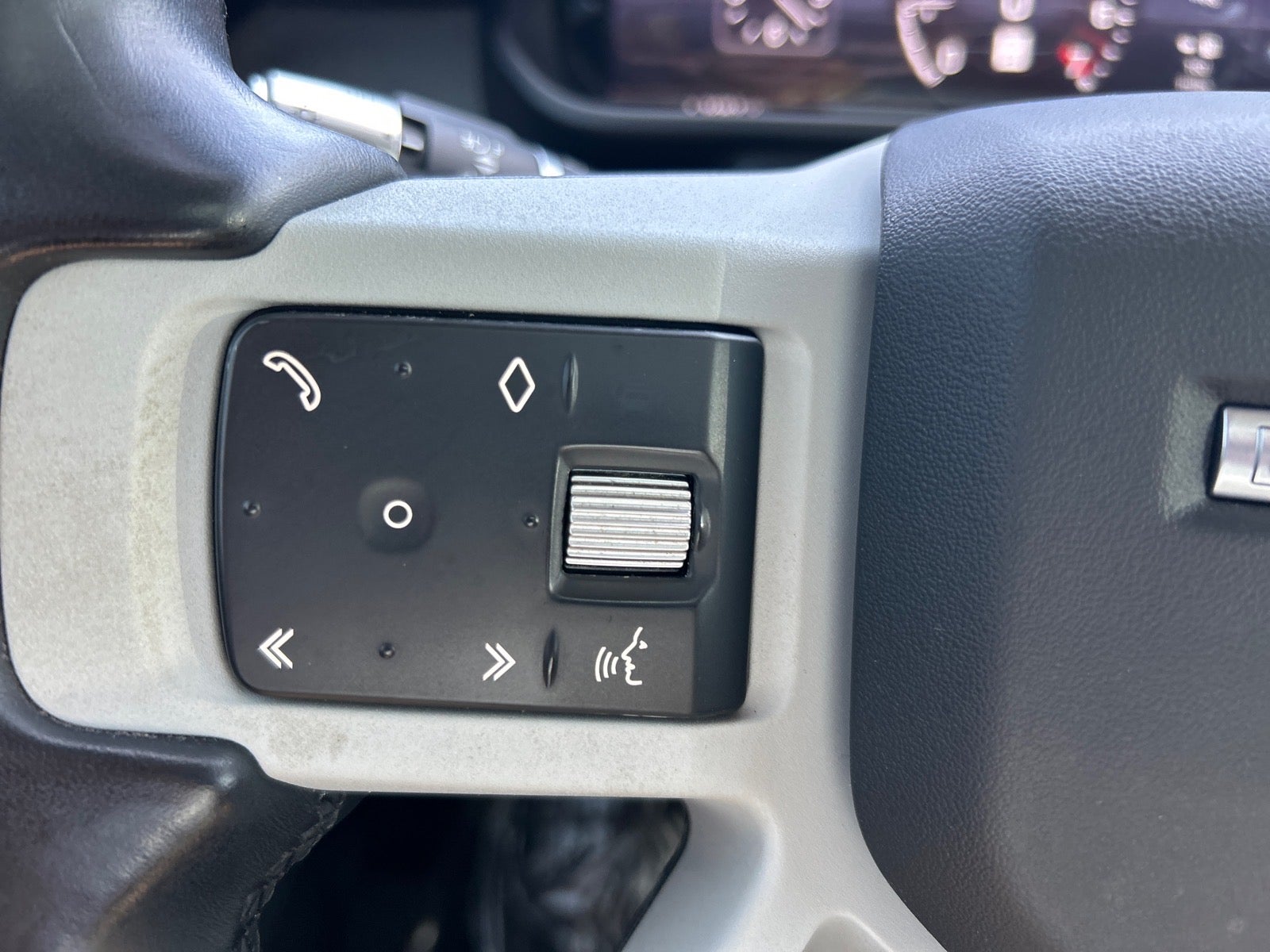 2020 Land Rover Defender 110 SE