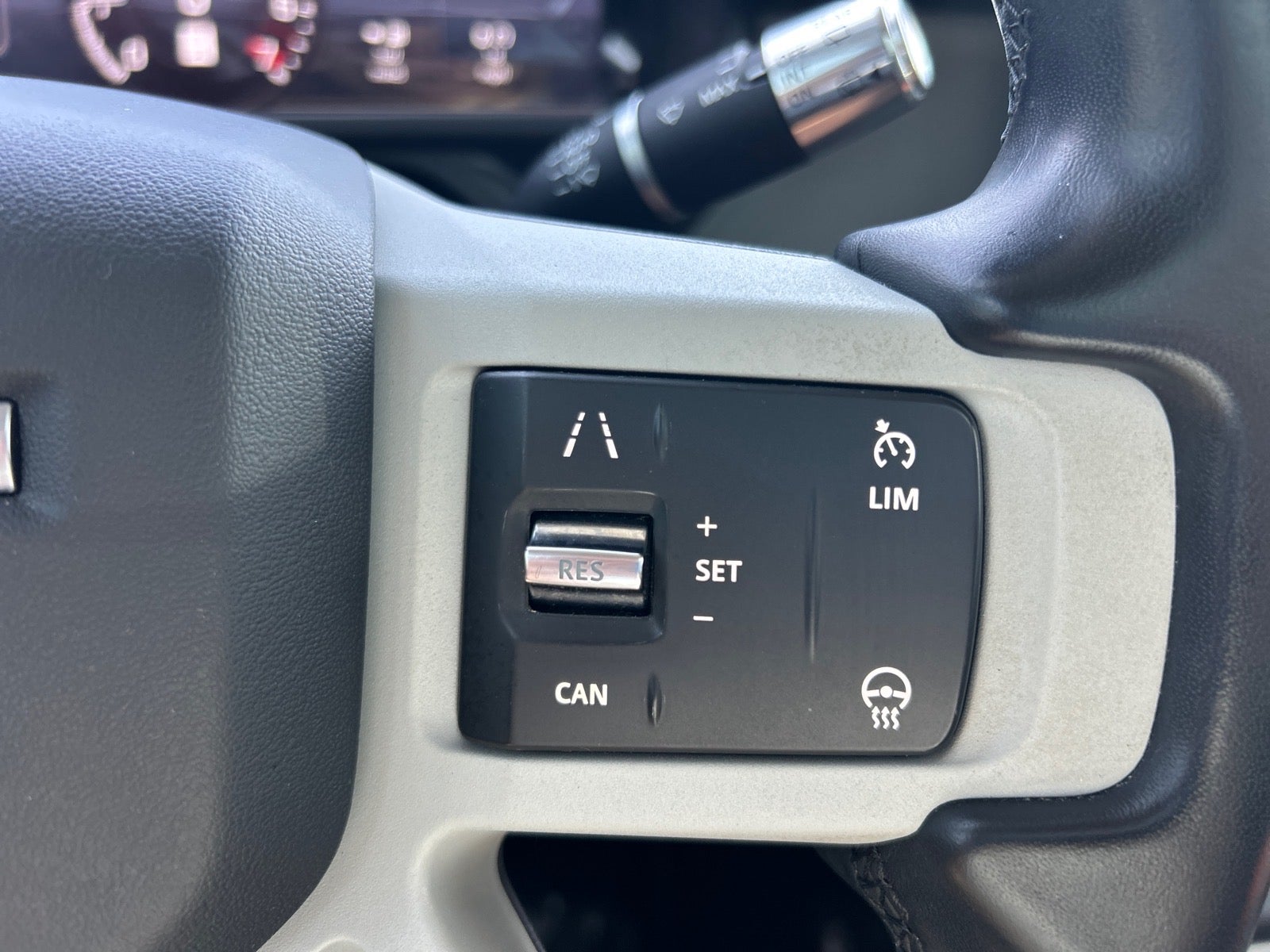 2020 Land Rover Defender 110 SE
