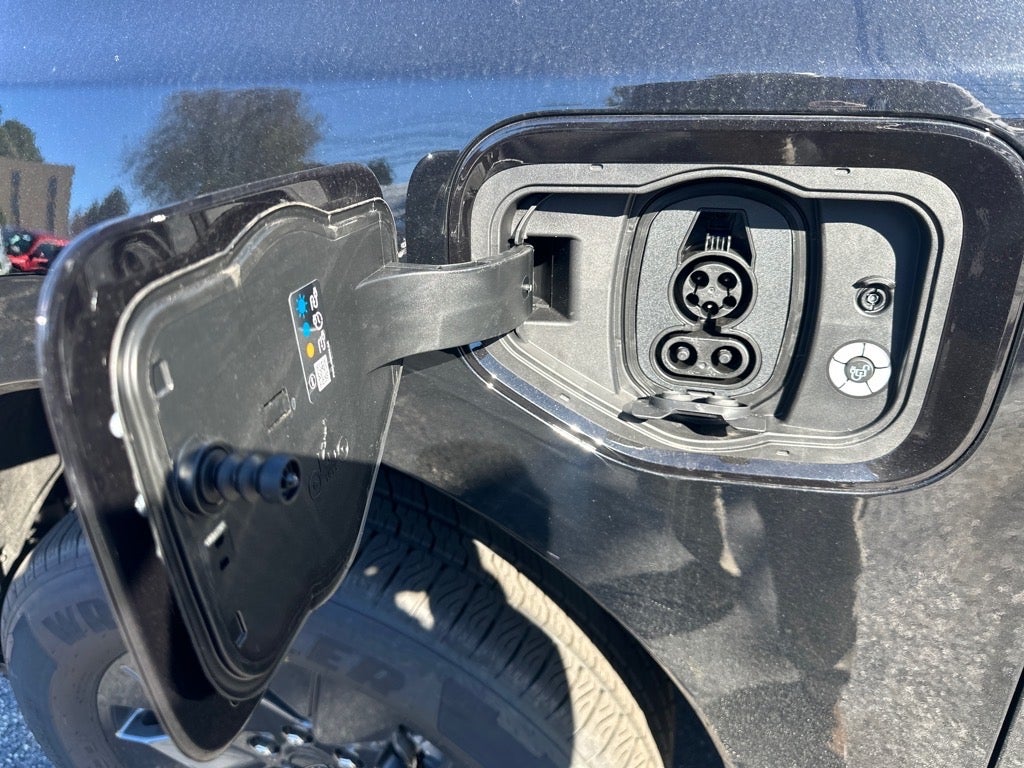 2025 Ford F-150 Lightning Flash