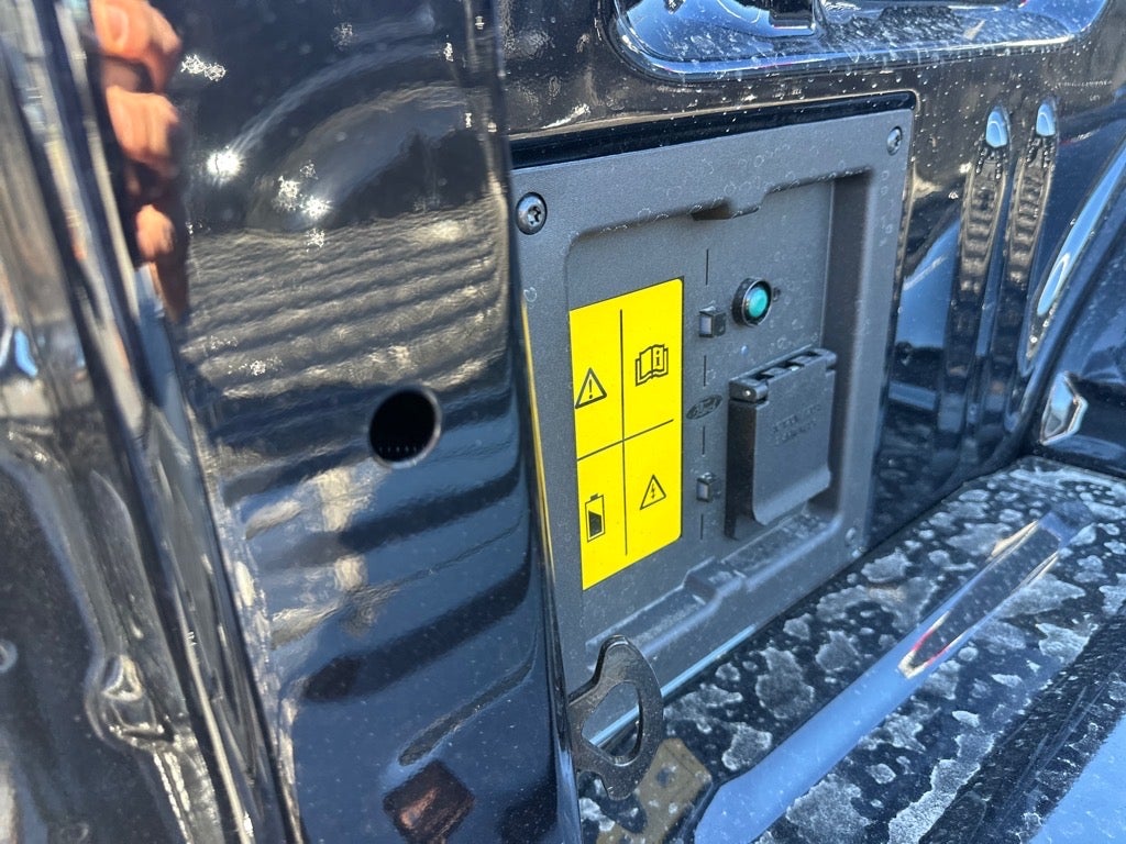 2025 Ford F-150 Lightning Flash