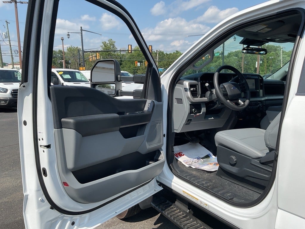 2025 Ford F-550SD XL Reading Dump