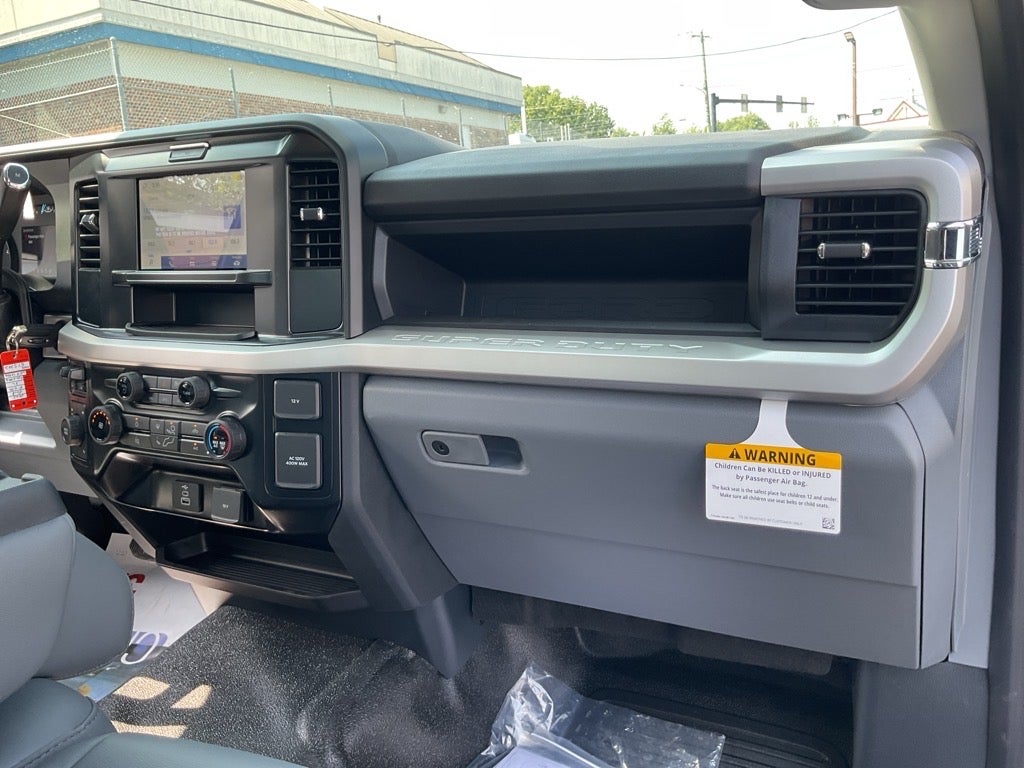 2025 Ford F-550SD XL Reading Dump