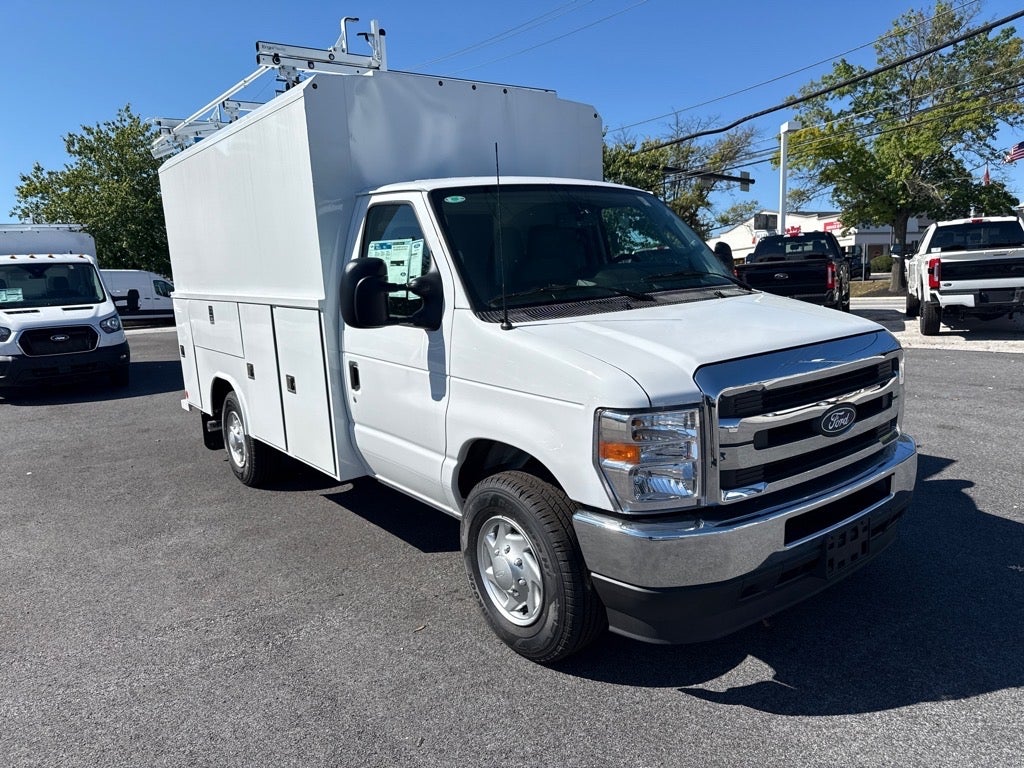 2026 Ford E-350SD Base Reading Enclosed Utility Body