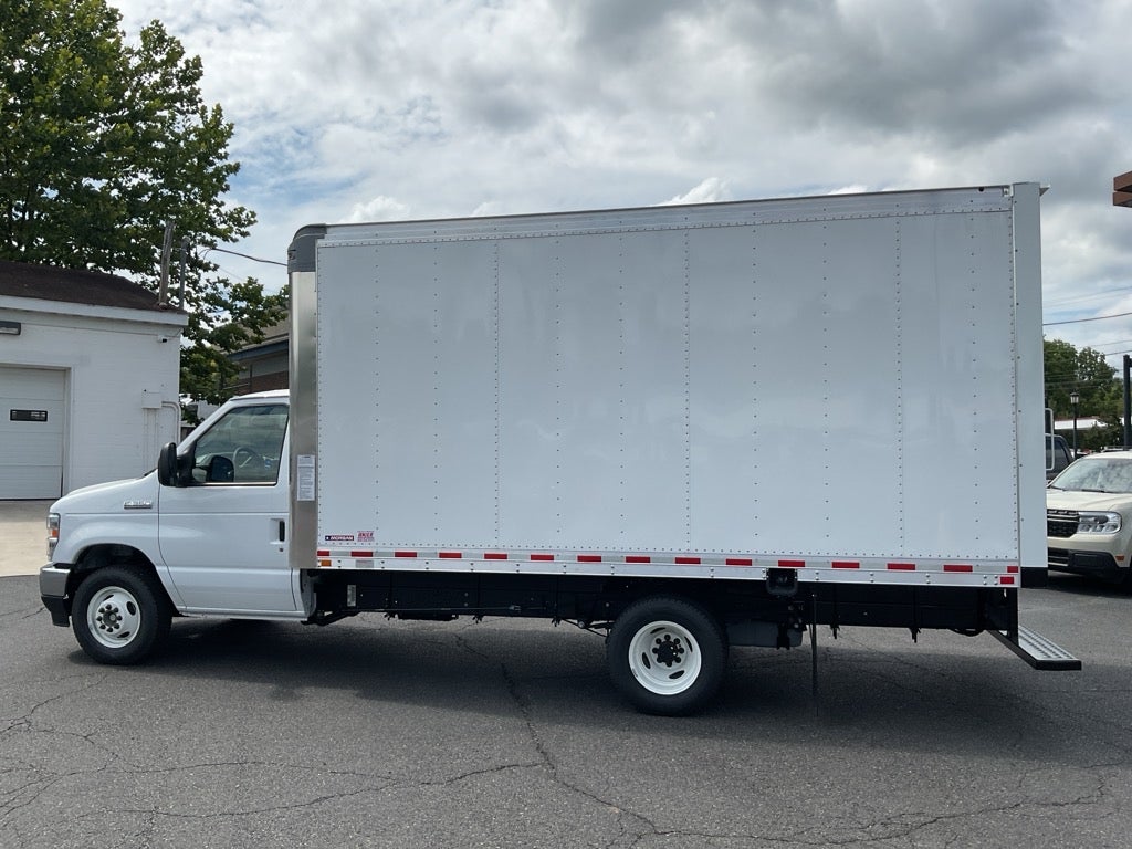 2025 Ford E-350SD Base 15 FT Box Van