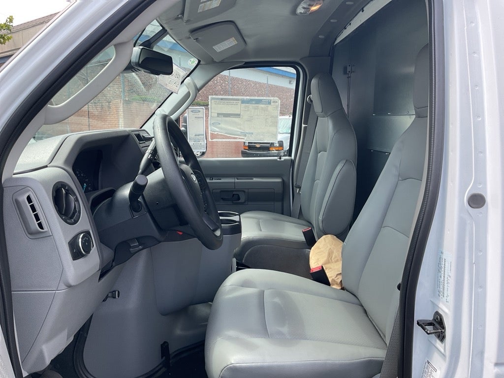 2025 Ford E-350SD Base 15 FT Box Van