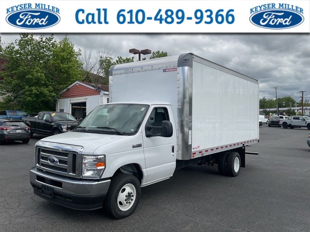 2025 Ford E-450SD Base 17 FT Box Van