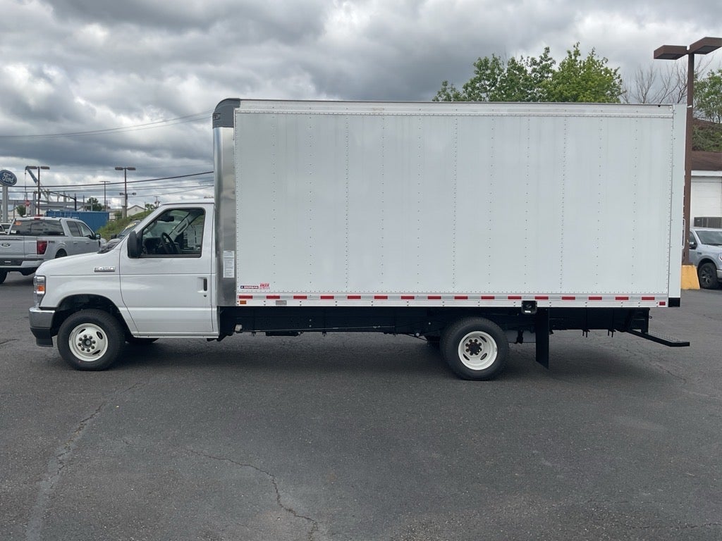 2025 Ford E-450SD Base 17 FT Box Van