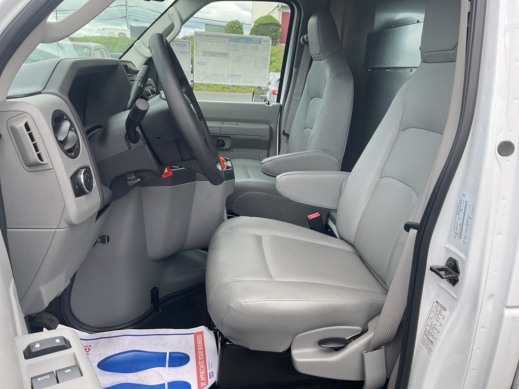2025 Ford E-450SD Base 17 FT Box Van