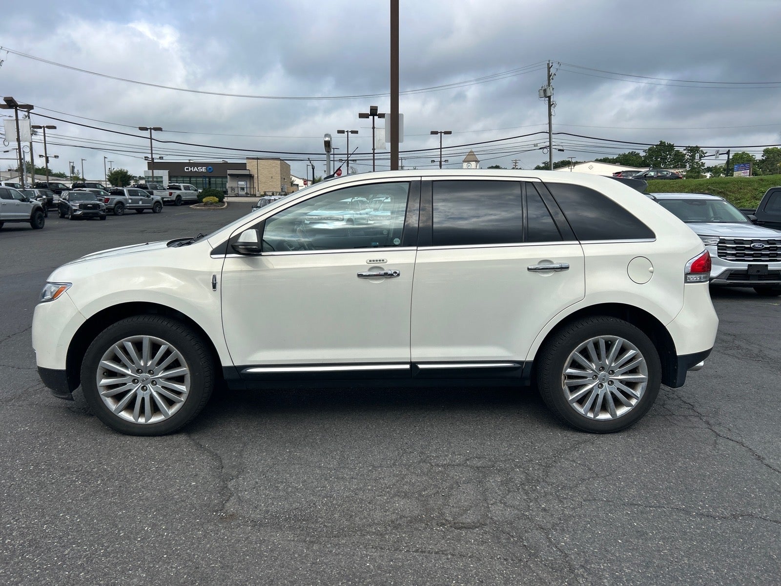 2013 Lincoln MKX Base