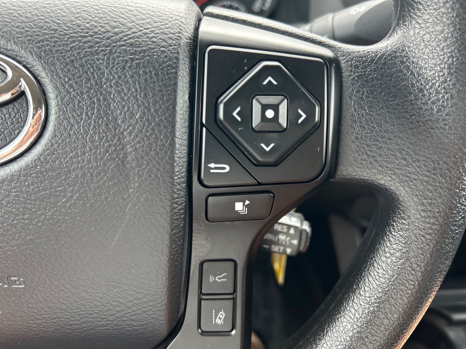 2023 Toyota Tacoma SR V6