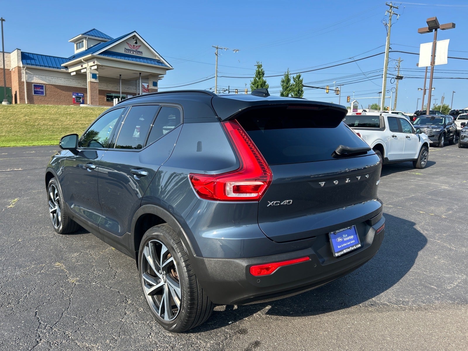2022 Volvo XC40 R-Design