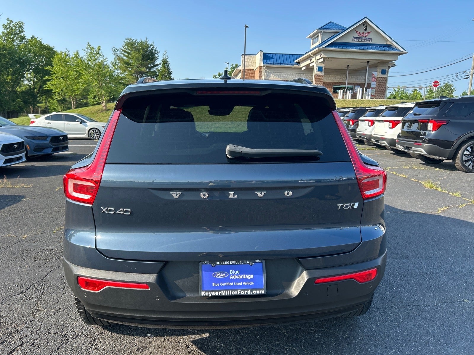 2022 Volvo XC40 R-Design