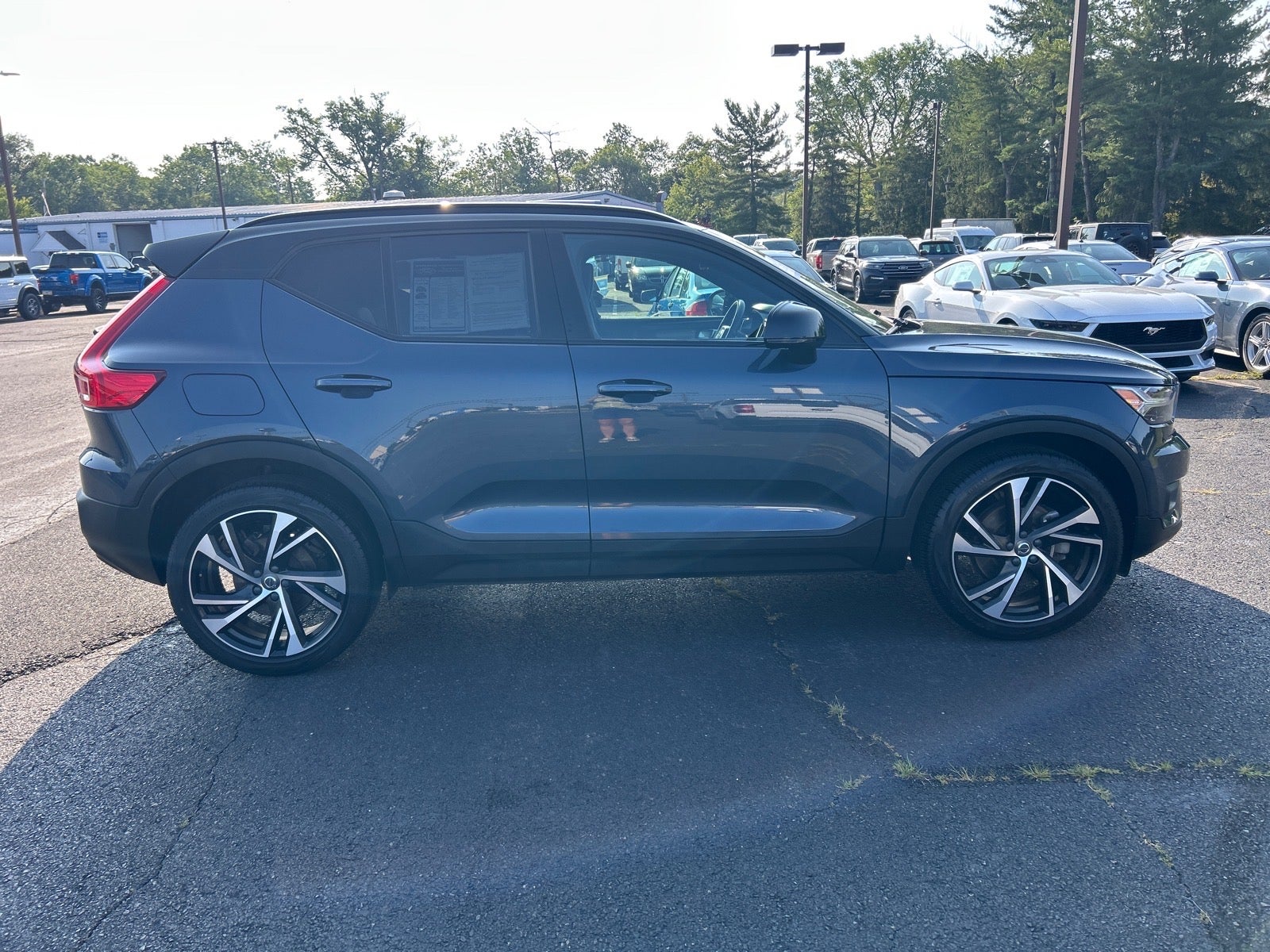 2022 Volvo XC40 R-Design