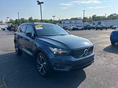 2022 Volvo XC40 R-Design