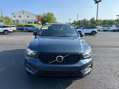 2022 Volvo XC40 R-Design