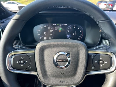 2022 Volvo XC40 R-Design