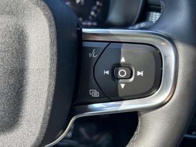 2022 Volvo XC40 R-Design