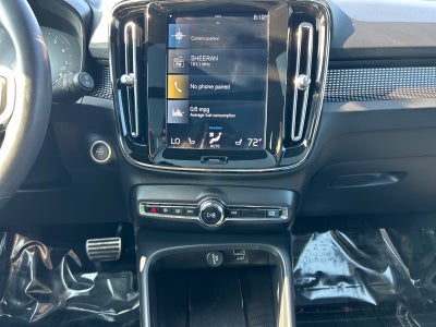 2022 Volvo XC40 R-Design