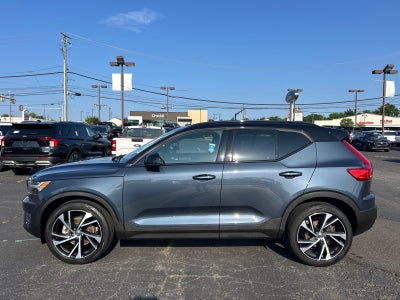 2022 Volvo XC40 R-Design
