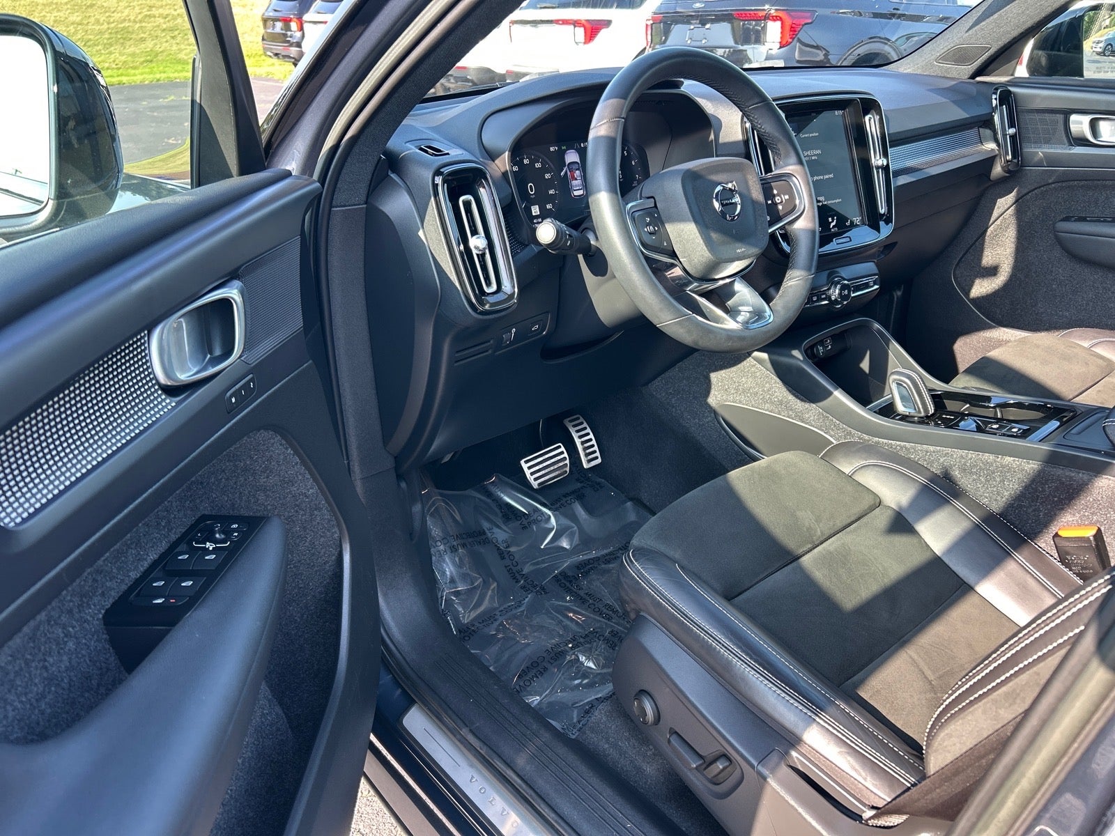 2022 Volvo XC40 R-Design